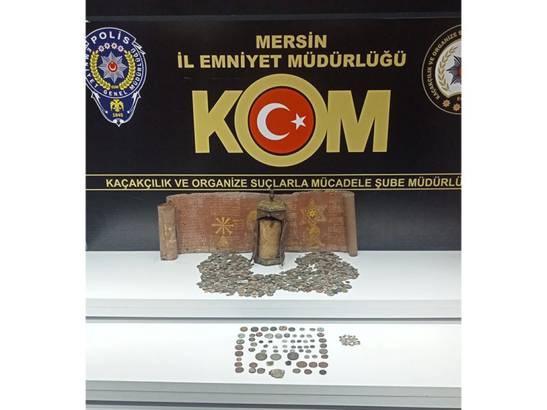 Mersin'de çok sayıda tarihi eser ve uyuşturucu hap ele geçirildi