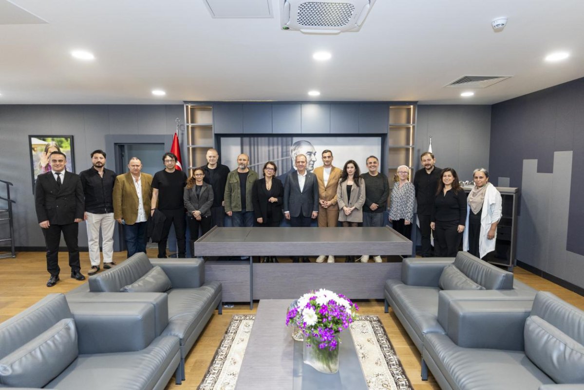 Şehir Tiyatroları Genel Sanat Yönetmenleri Mersin Büyükşehir Belediye Başkanı Vahap Seçer'i Ziyaret Etti