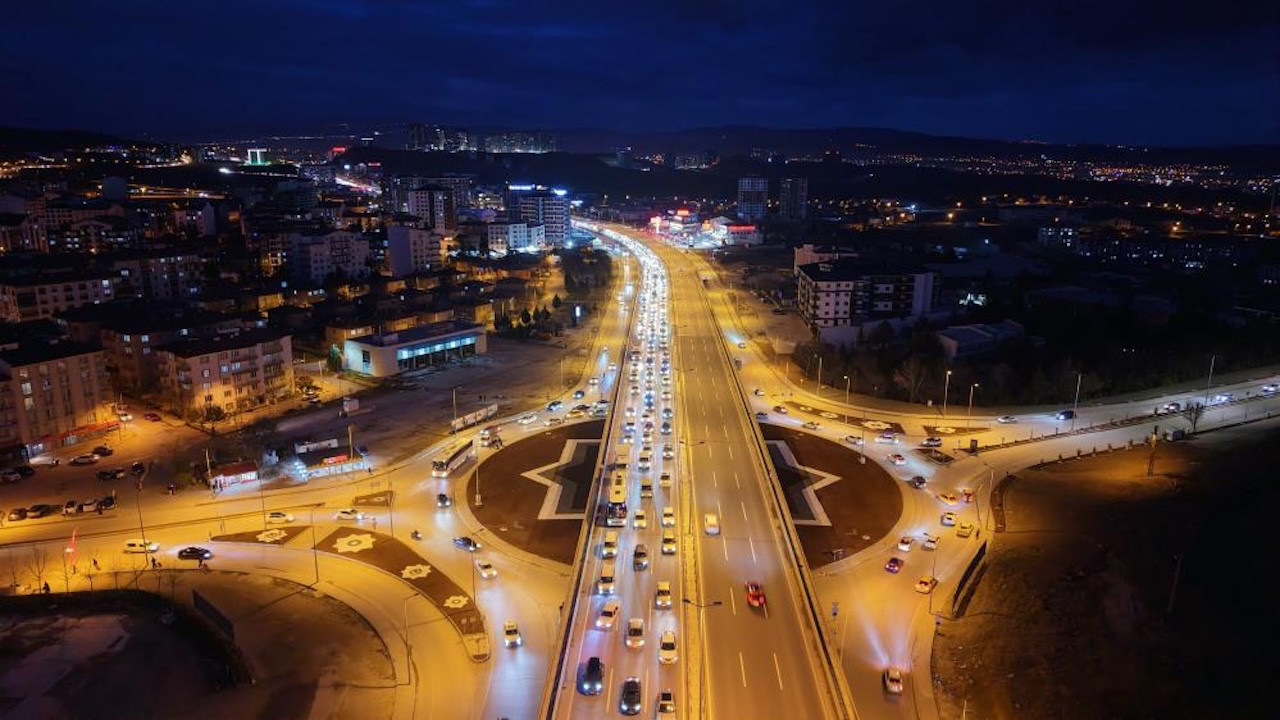 43 ilin geçiş noktası: Kilometrelerce kuyruk havadan görüntülendi