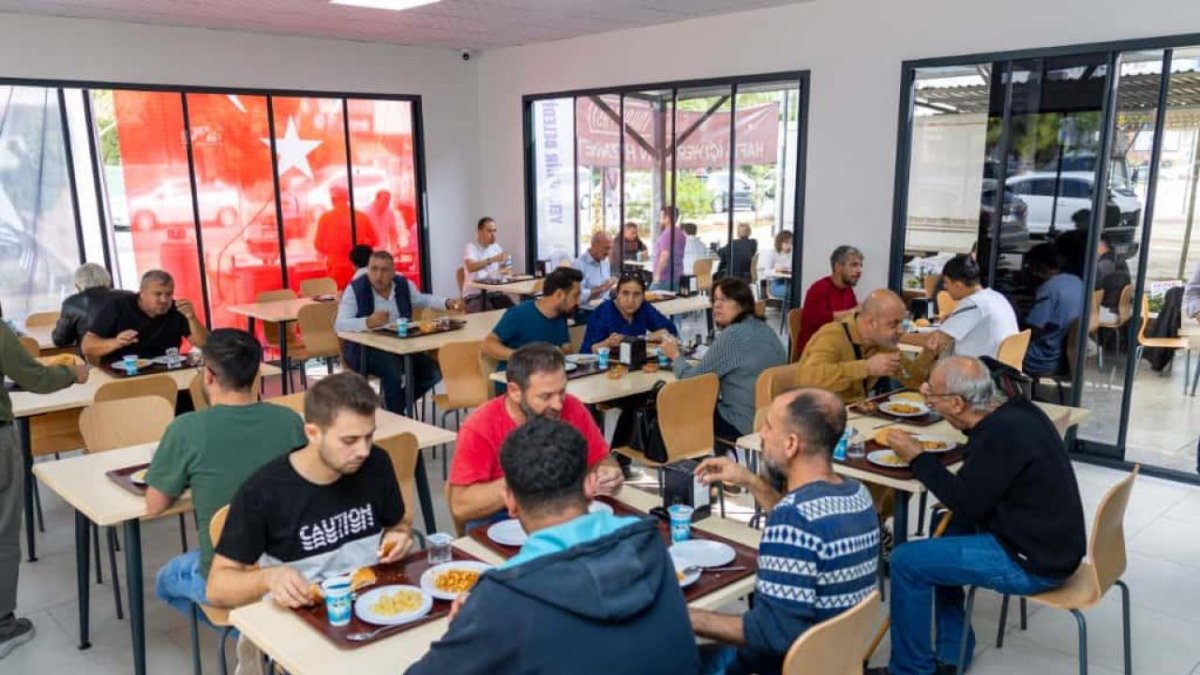 Mersin Yenişehir Kent Lokantasında Çorba Fiyatına 3 Çeşit Yemek