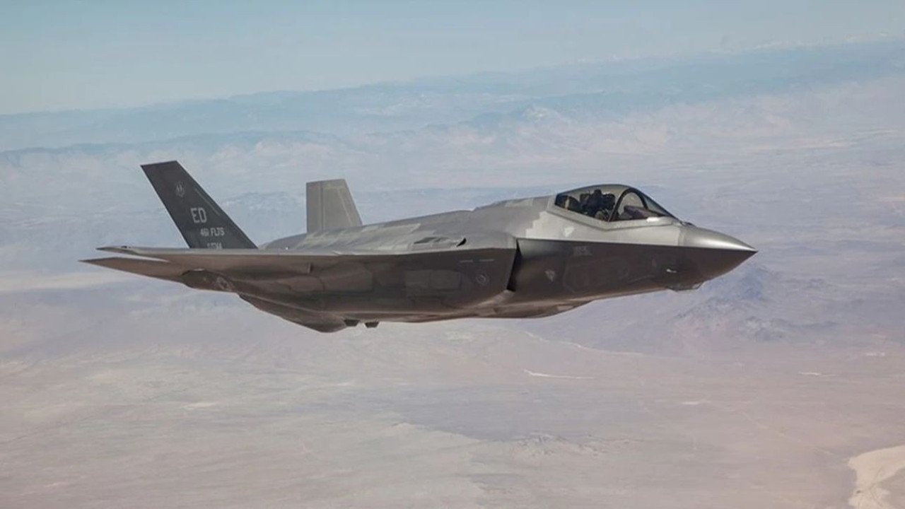 ABD Ordusuna Ait F/A-18 savaş uçağı düştü! Ormanlık alanda dev yangın başladı