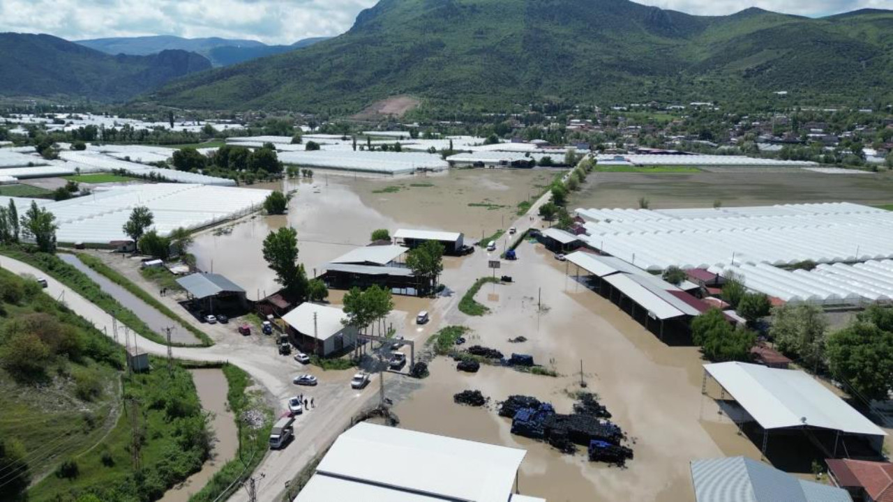 Amasya'da Yeşilırmak taştı: Binlerce dönümlük arazi sular altında kaldı!