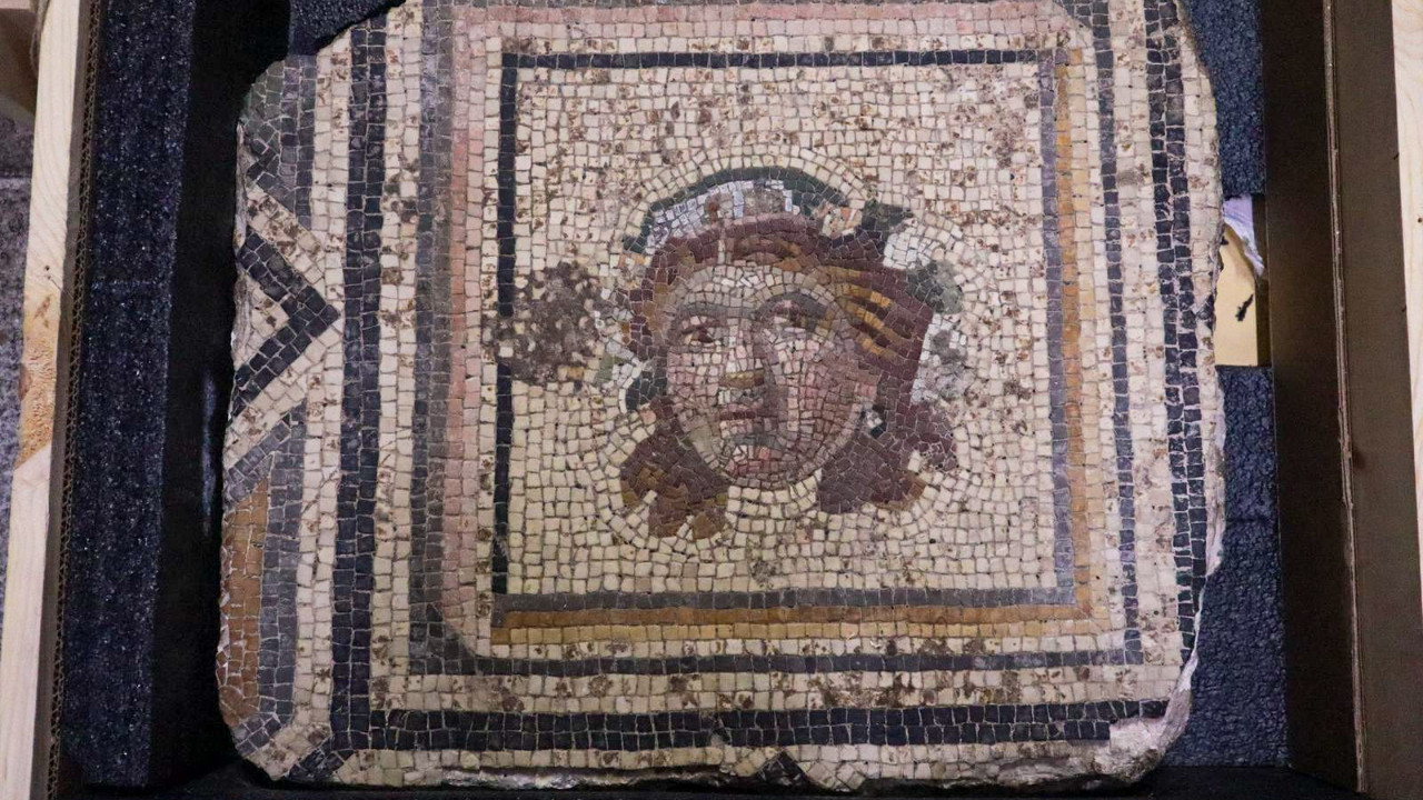 Bakan Ersoy duyurdu: ABD'de bulunan Zeugma mozaiğinin eksik parçası yurda döndü