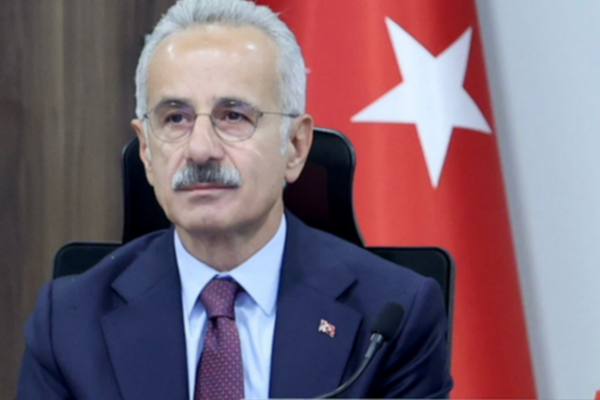 Bakan Uraloğlu: Hürmüz Boğazı'nda bekleyen 15 gemimiz güvenle bölgeden ayrıldı