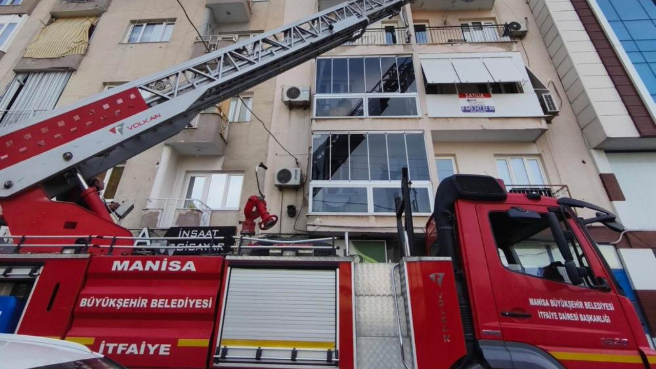 Çamaşır makinesi bir anda alev aldı! Apartmanda korku dolu anlar
