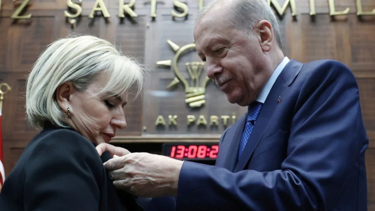 CHP'den istifa eden Nimet Özdemir AK Parti'ye katıldı