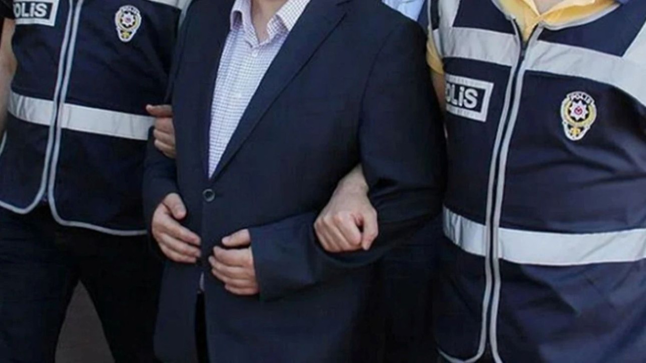 Cinayet dosyasını kapatma vaadiyle 100 bin dolar çarptılar: Sahte MİT'çilere suçüstü!