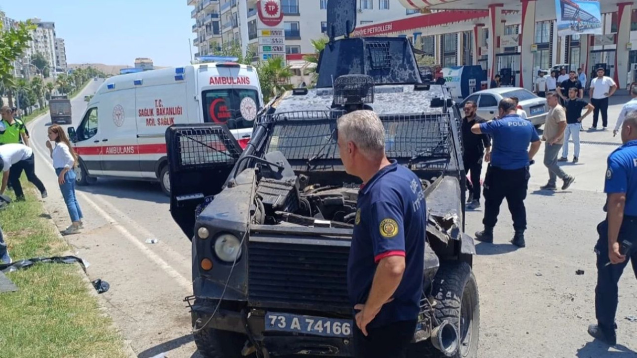 Cizre'de zırhlı polis aracı takla attı! Yaralı polisler var
