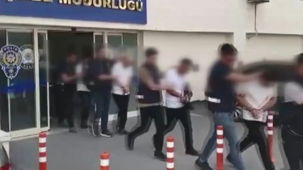 Emniyetten çok sert uyarı! Kanuna aykırı park parası alan valeler ve değnekçiler yakalandı