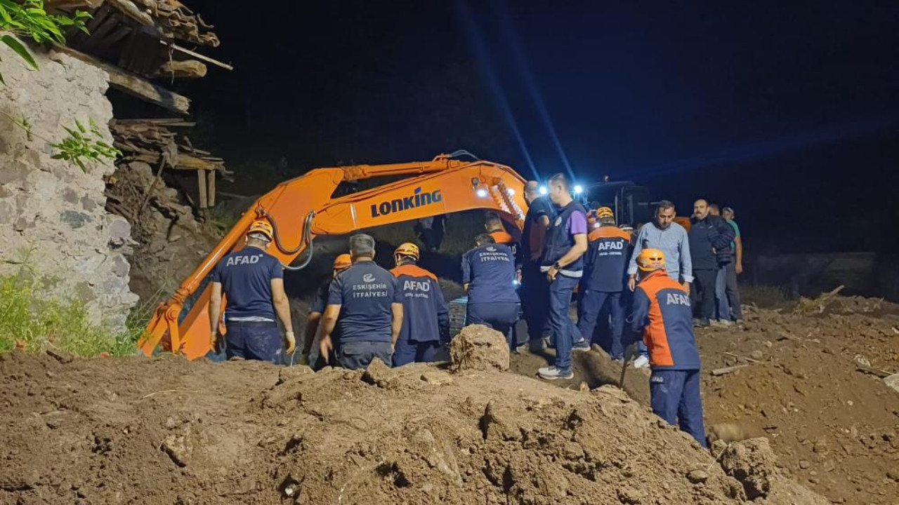 Eskişehir'de define faciası! Toprak altında kalan kişi hayatını kaybetti