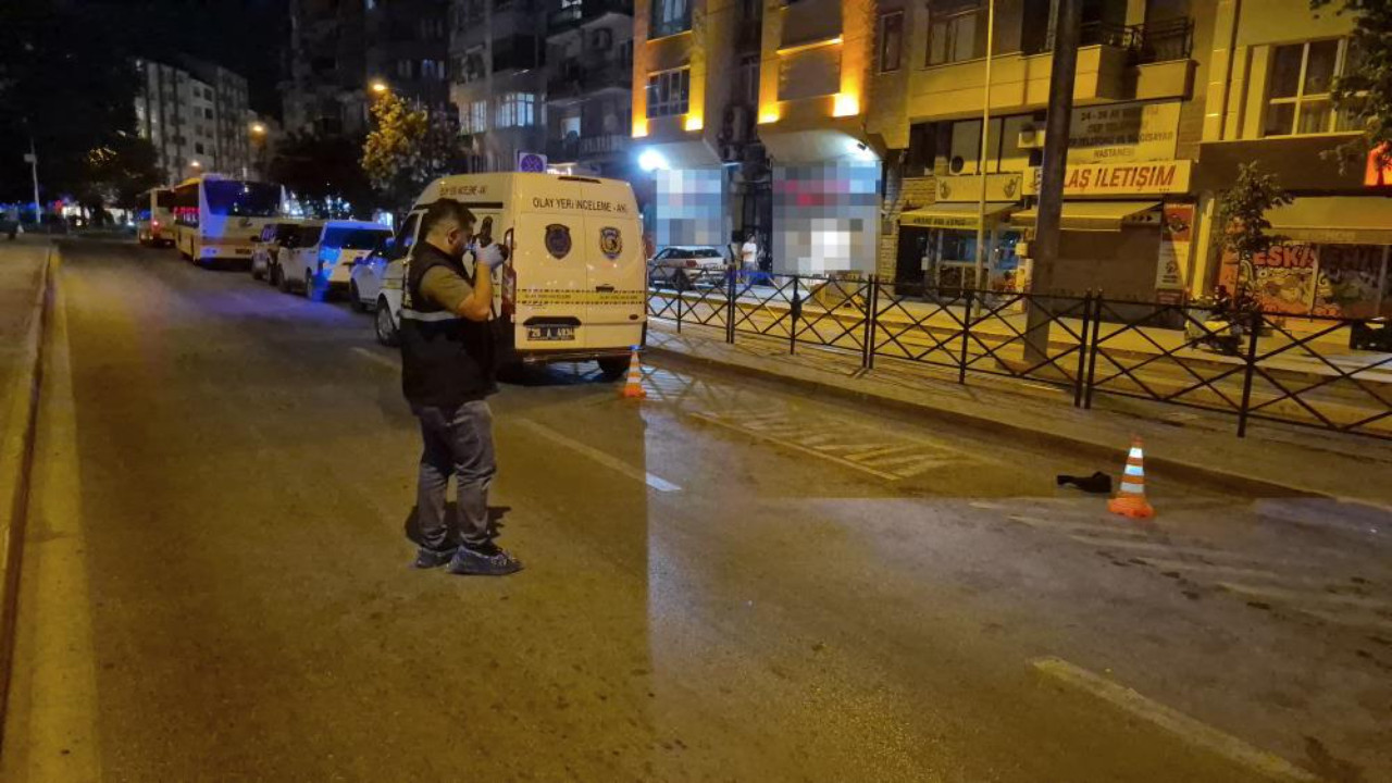 Eskişehir'de dehşet! Eski sevgilisini sokak ortasında bıçaklayıp kaçtı