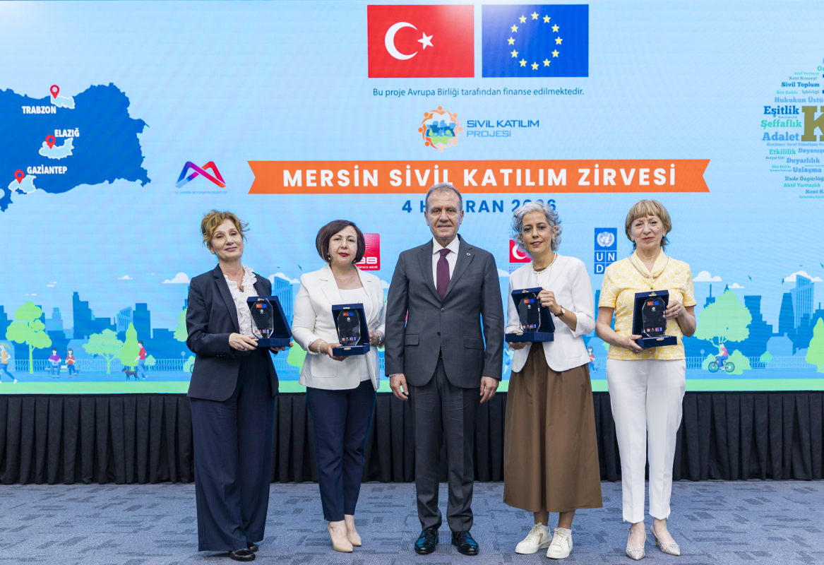 Başkan Seçer ‘Mersin Sivil Katılım Zirvesi’ne Katıldı