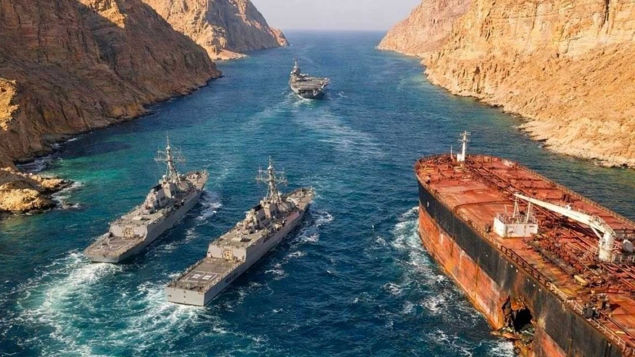 İran Hürmüz Boğazı'nı kapattı: ABD bombardımana başladı