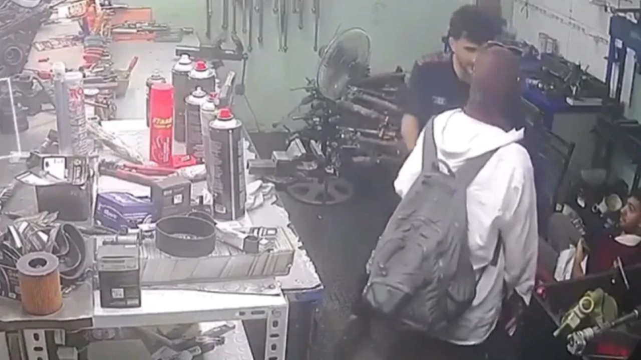 İş yerlerine girip esnafı taciz ediyordu! Kimliği deşifre olan kadın yakalandı