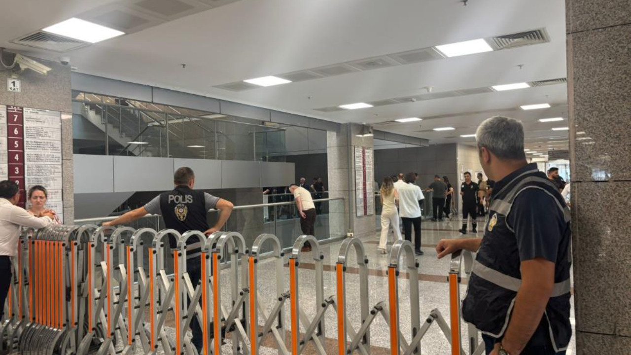 İstanbul Adalet Sarayı'nda hareketli anlar! Hırsızlık zanlısı 6'ncı kattan atlayarak hayatını kaybetti