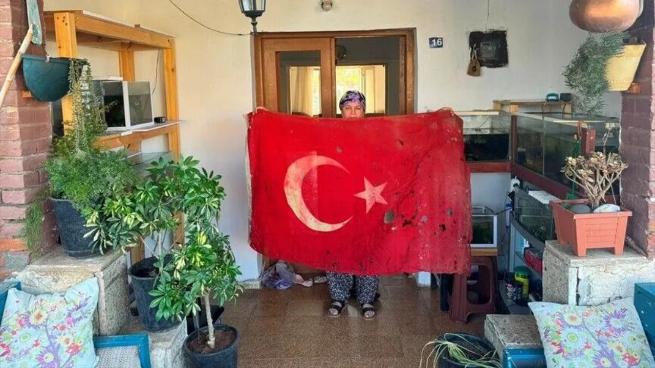Kıbrıs Barış Harekâtı'nın izlerini taşıyan Türk bayrağı restore edilecek