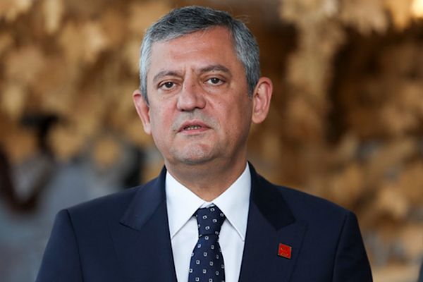 Özel, Barselona’daki Küresel İlerici Seferberlik Toplantısında görüşmeler gerçekleştirdi