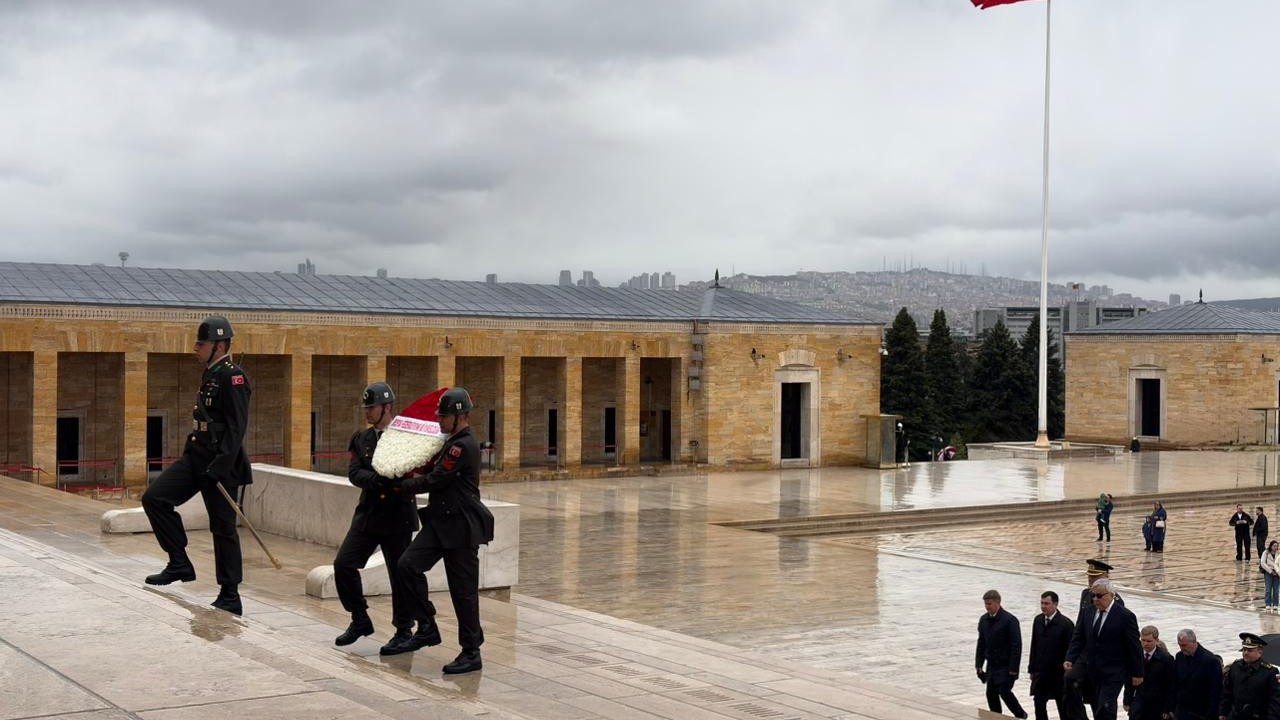 Rusya Büyükelçisi Vershinin’den Anıtkabir ziyareti: 