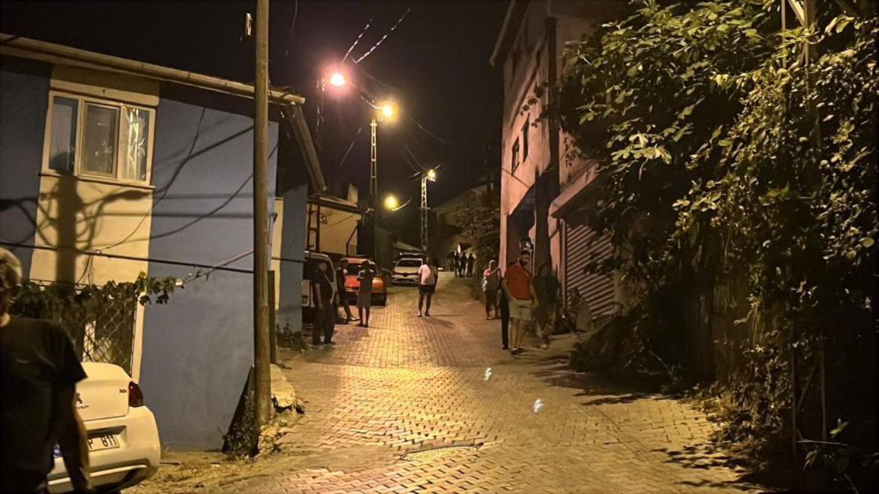 Sokak ortasında pompalı dehşeti! Mahalleliye kurşun yağdırdı