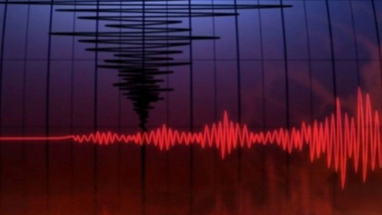 Son dakika: İzmir'de deprem! AFAD büyüklüğünü ve merkez üssünü açıkladı