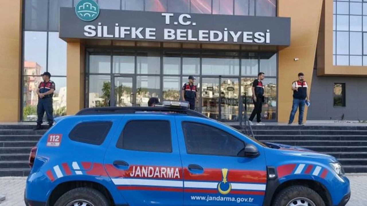 Son Dakika: Mersin Silifke Belediyesi'ne jandarmadan şafak operasyonu! Belediye Başkanı Mustafa Turgut gözaltında