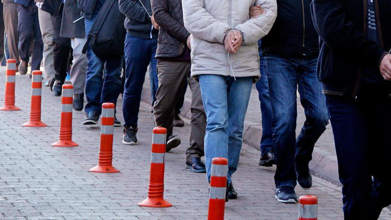 Sosyal medyadaki zehir tacirlerine dev baskın! 25 ilde düğmeye basıldı