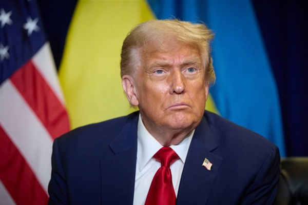 Trump: Çoğu petrol yüklü gemiler Hürmüz Boğazı'ndan ayrılmaya başlıyor