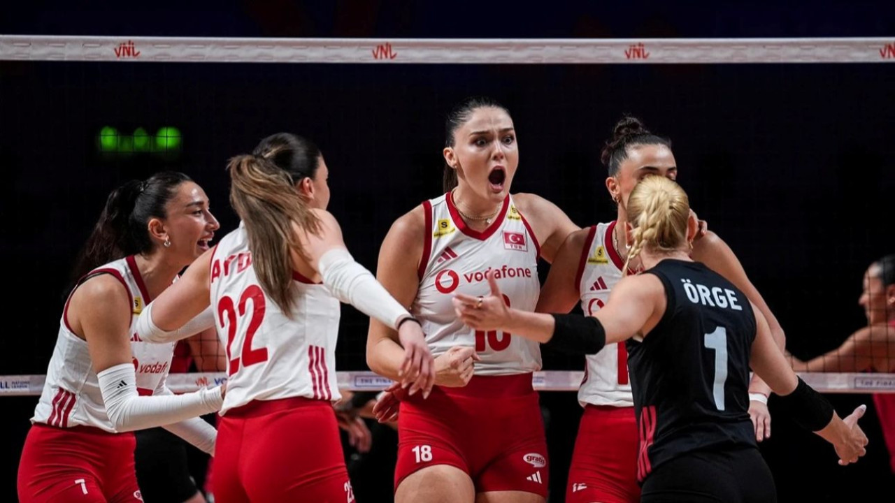 VNL'de Türkiye fırtınası! Kanada'yı 3-1 deviren A Milli kadın voleybol takımı yarı finale yükseldi