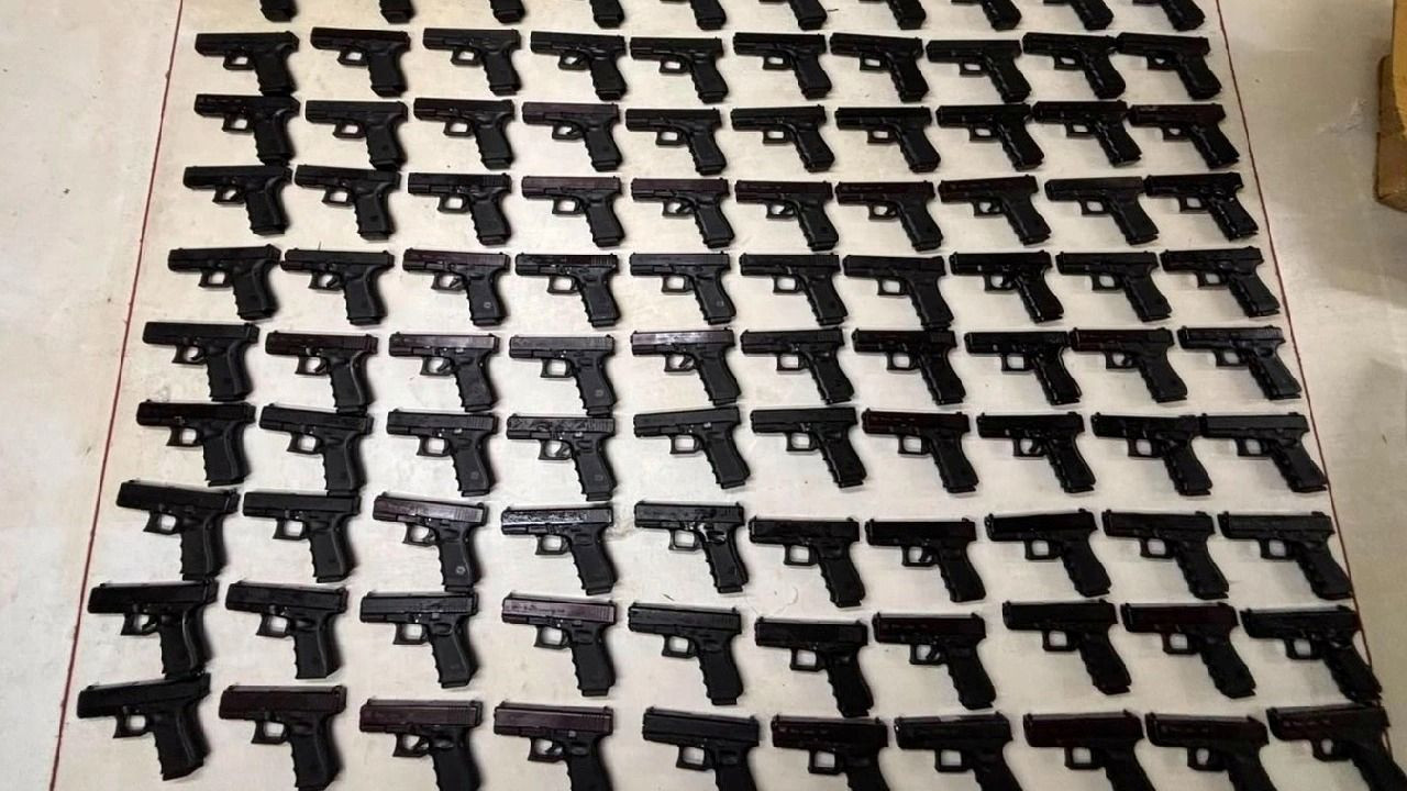 Zeytinburnu'nda dev operasyon! İş yerinden 100 ruhsatsız tabanca çıktı